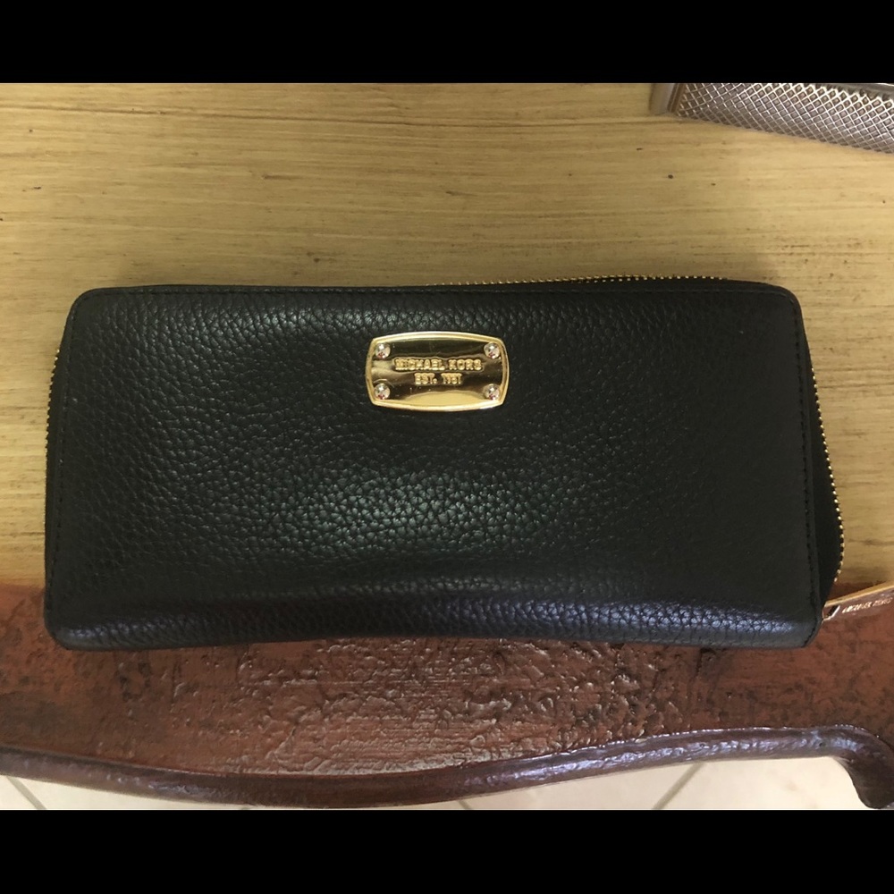 SOLD....!!! Michael Kors Wallet..❤️